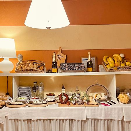 קנוביו Hotel Casa Arizzoli מראה חיצוני תמונה